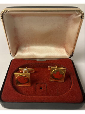 Vintage Canada Maple Leaf Cufflinks Gold Tone Square Red Enamel Inset Boxed Set